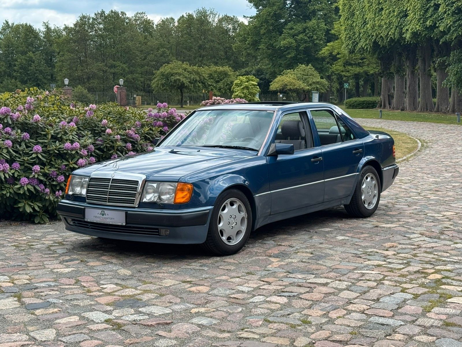 Mercedes-Benz E 500 500E / Nautikblau / Grau / 1. Hand Schweiz